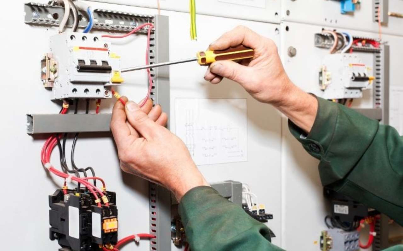 thi công tủ điện công nghiệp tại Hà Tĩnh